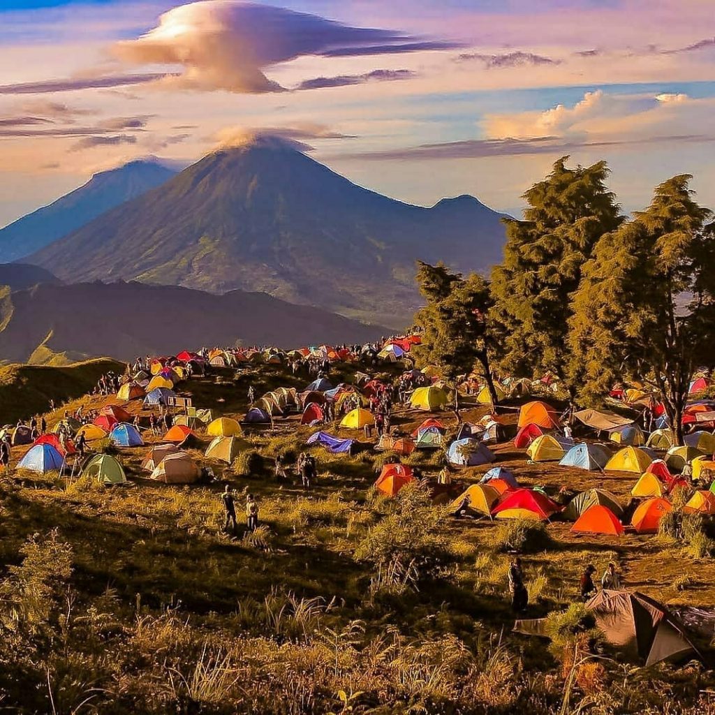 Rekreasi Gunung Terkenal Indonesia